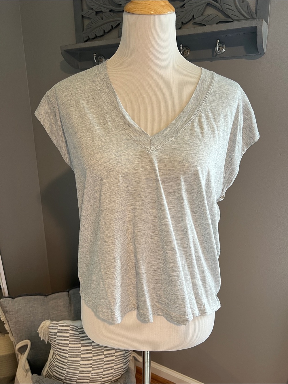 Express Soft V-Neck Cap Sleeve Women's Top - Light Gray Size Medium